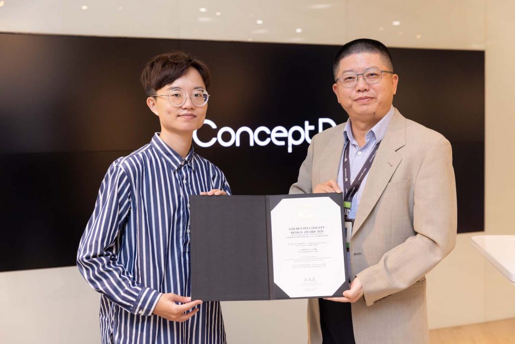 The Fist Font designer (the left) and Acer COO of Taiwan Operations (PAP RO) Samuel Chang.