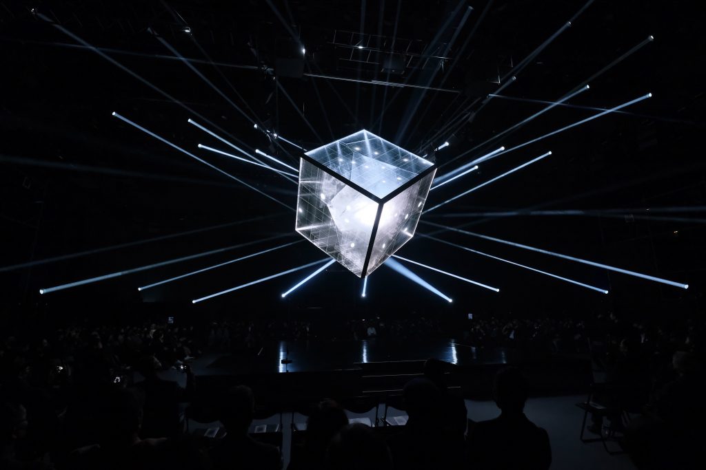 A stunning performance that immersed the audience in an impressive amalgam of visual impact, sound and light design, and interactive tec